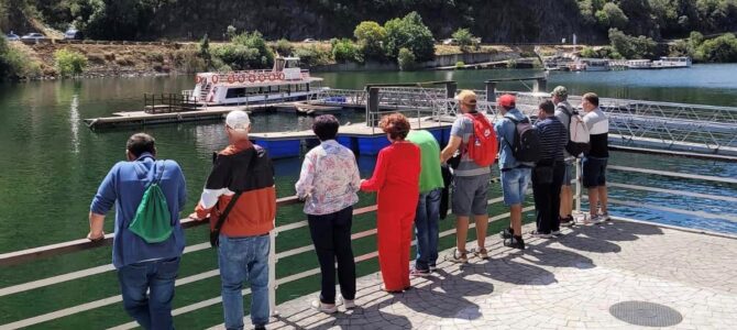 Excursión en catamarán co Programa de Ocio